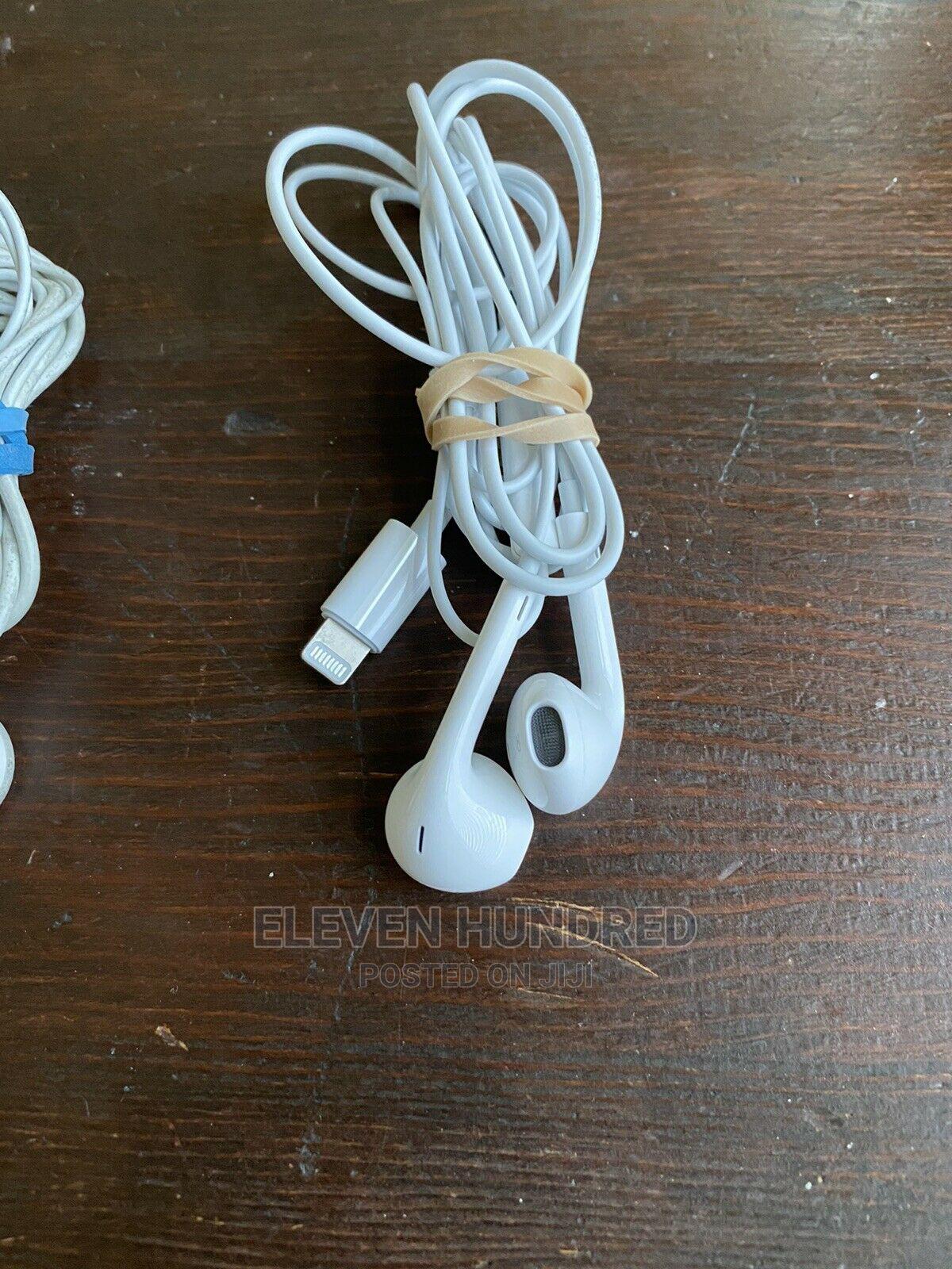 APPLE Lighting Connector Earbuds UK 