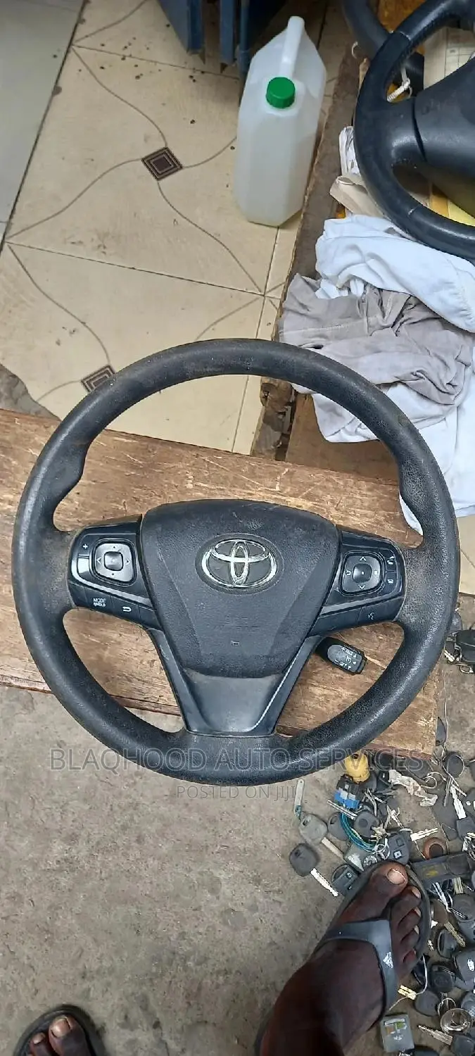 Toyota Camry/Corolla Complet STEERING WHEEL in Stock in Abossey Okai