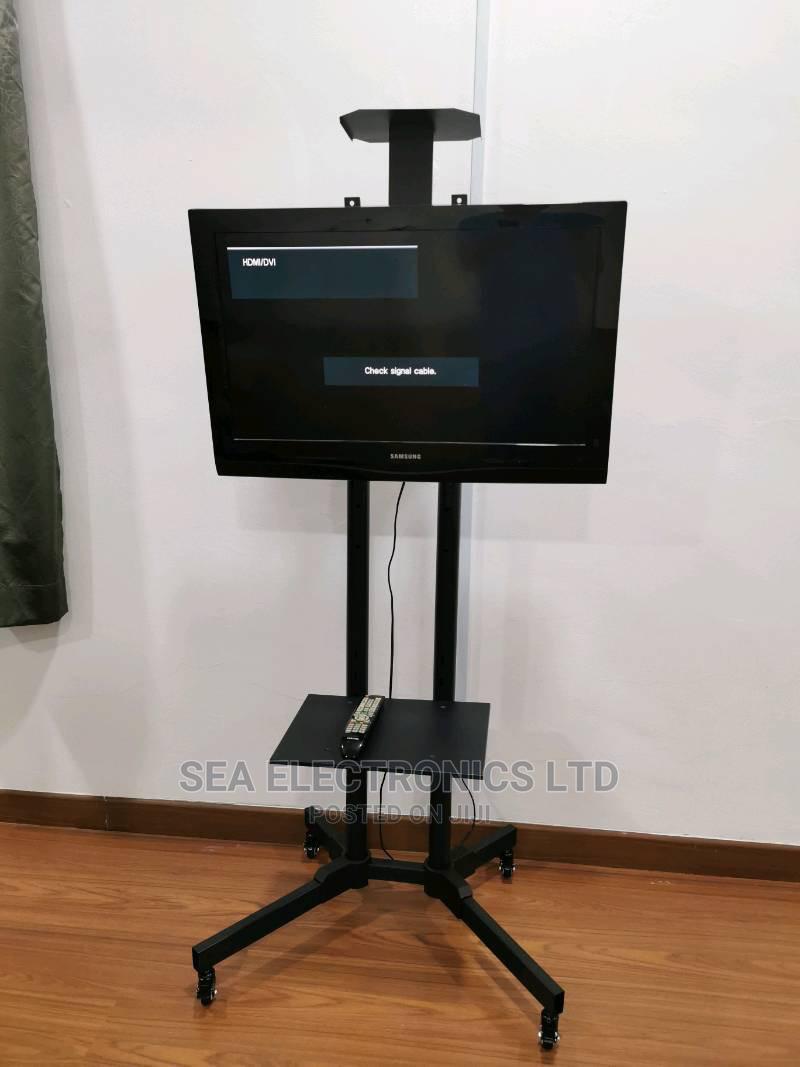 Cute TV Stand For 3265 Inches With Wheels/Trolley in Adabraka