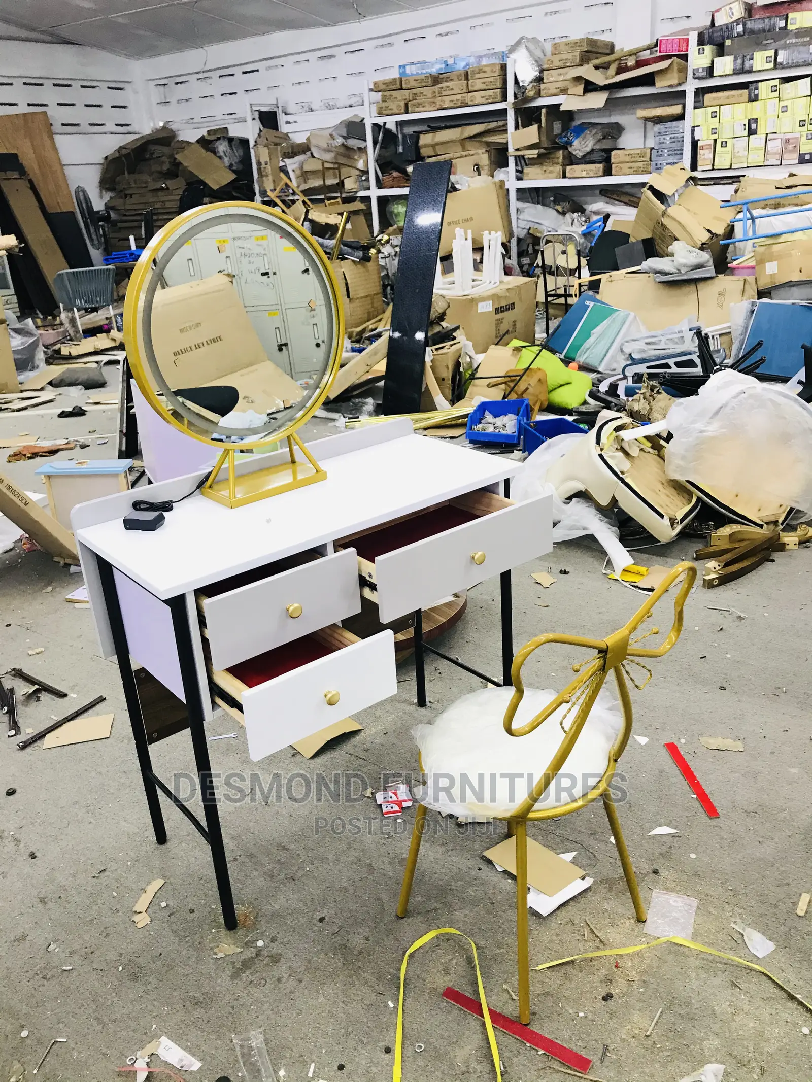 Dressing Mirror in Tema Metropolitan Furniture, Desmond Furnitures