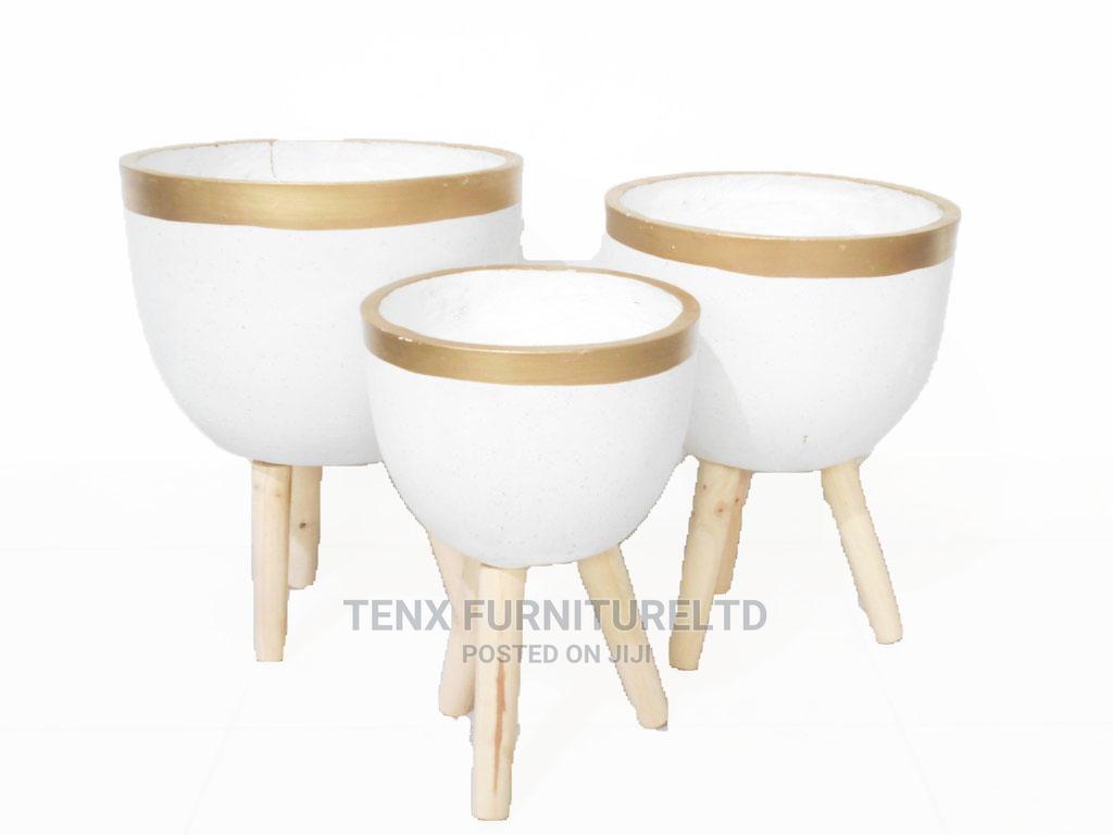 Flower Pot W Wood in Accra Metropolitan Garden Supplies, Tenx