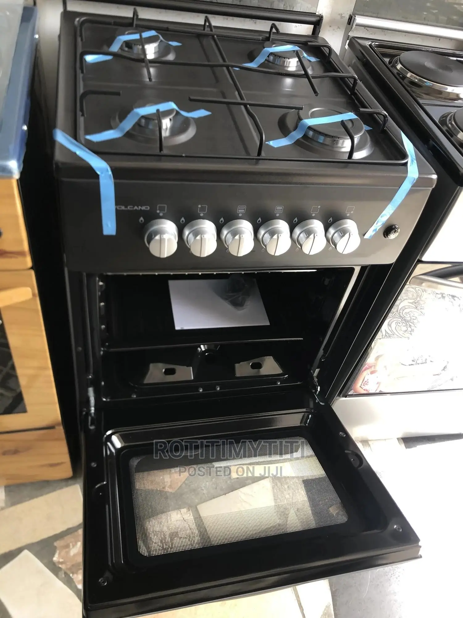 Four Gas Burner With Oven and Grill in Accra Metropolitan Kitchen