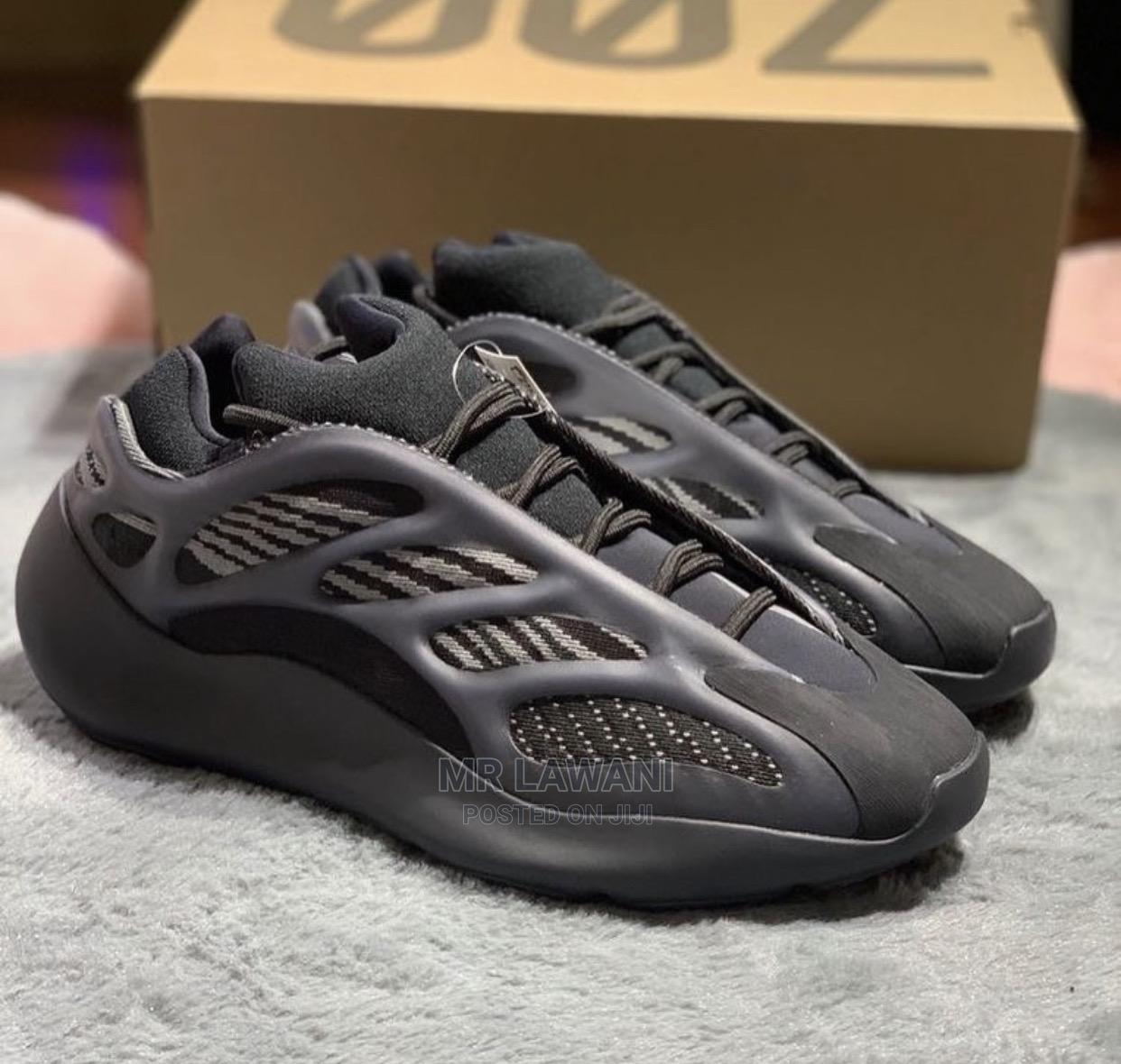 shoes similar to yeezy 700