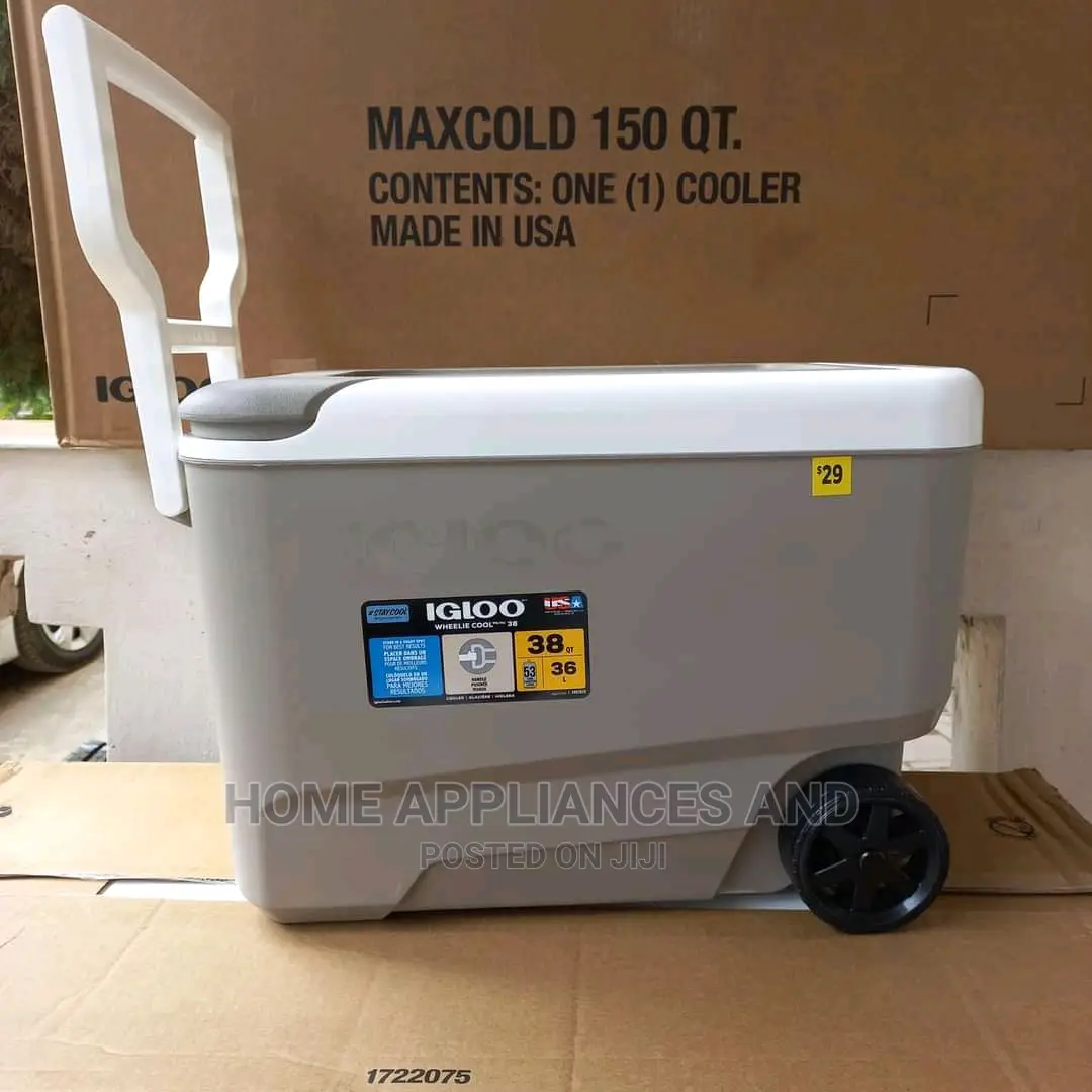 Igloo Ice Chest With Wheels 38 Qts in Accra Metropolitan Kitchen