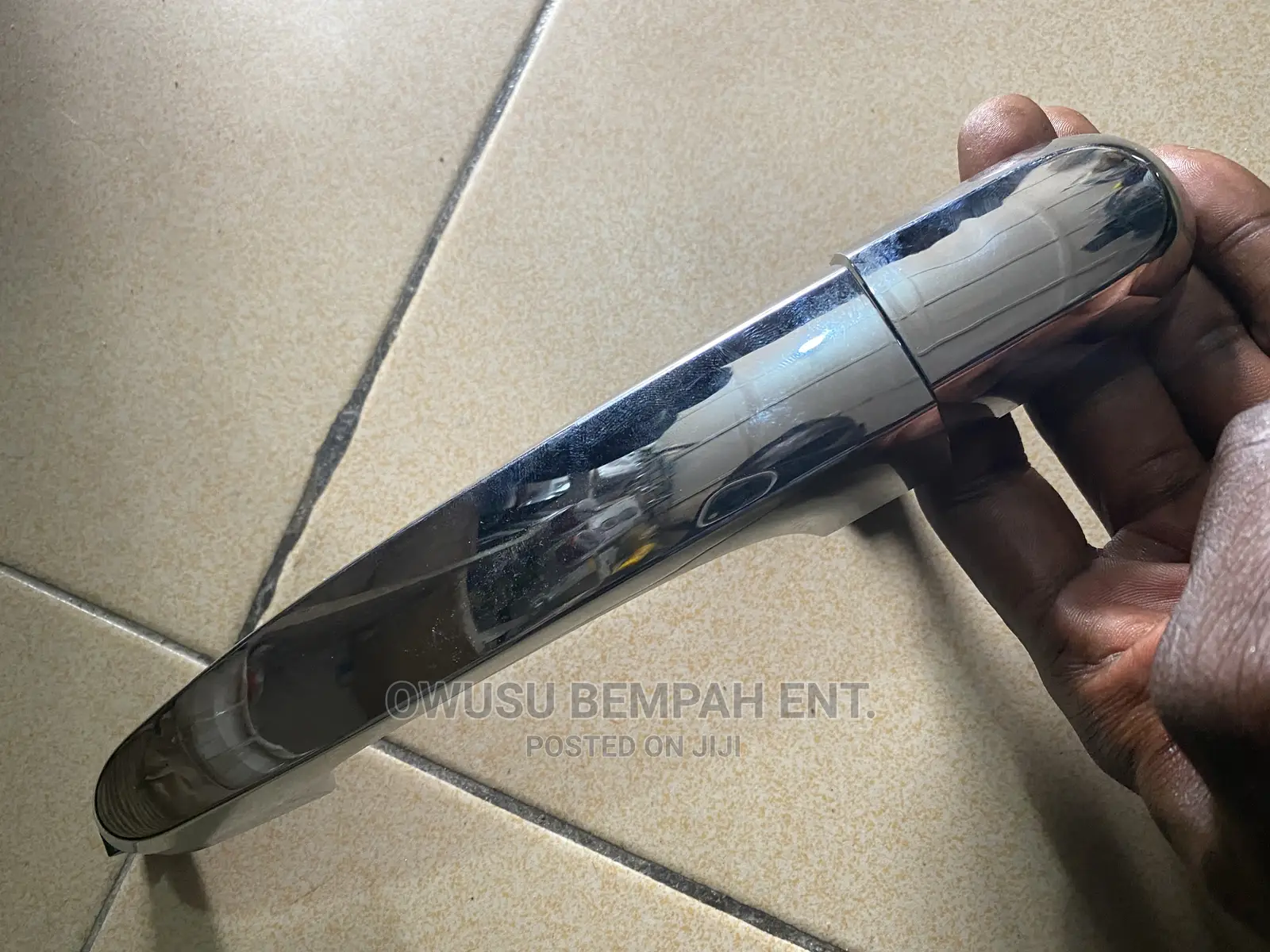 Kia Sorento 1115 Door Handle in Abossey Okai Vehicle Parts