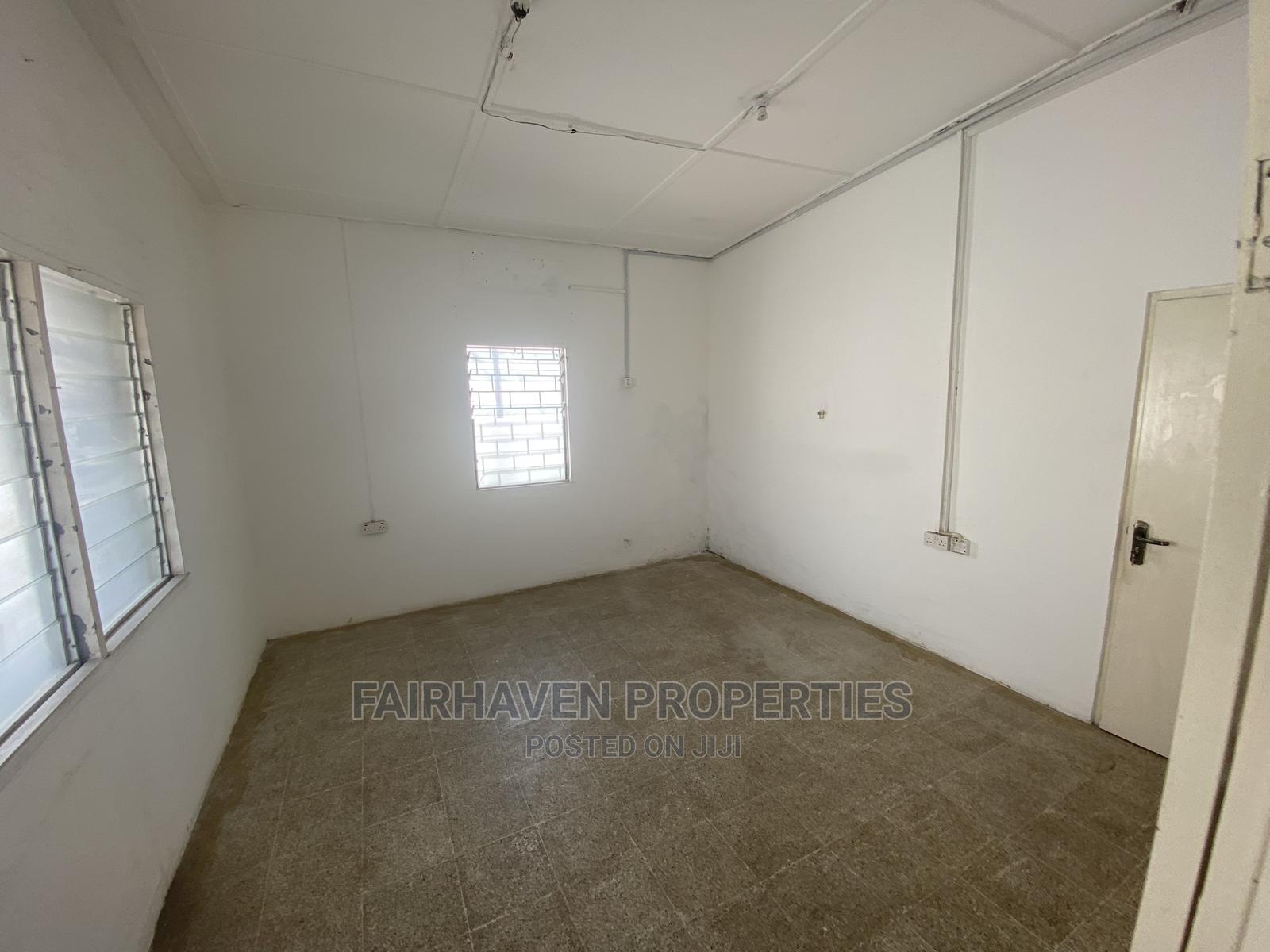 5bdrm House in Nyaniba Estate, Osu for Rent in Osu Houses