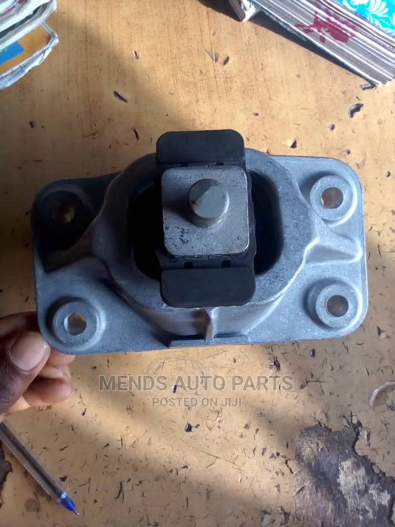 Range Rover Engine Seat Original in Abossey Okai Vehicle Parts