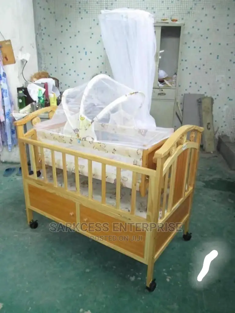 2 in 1wooden Baby Cot With Drawer and Net in Accra Metropolitan
