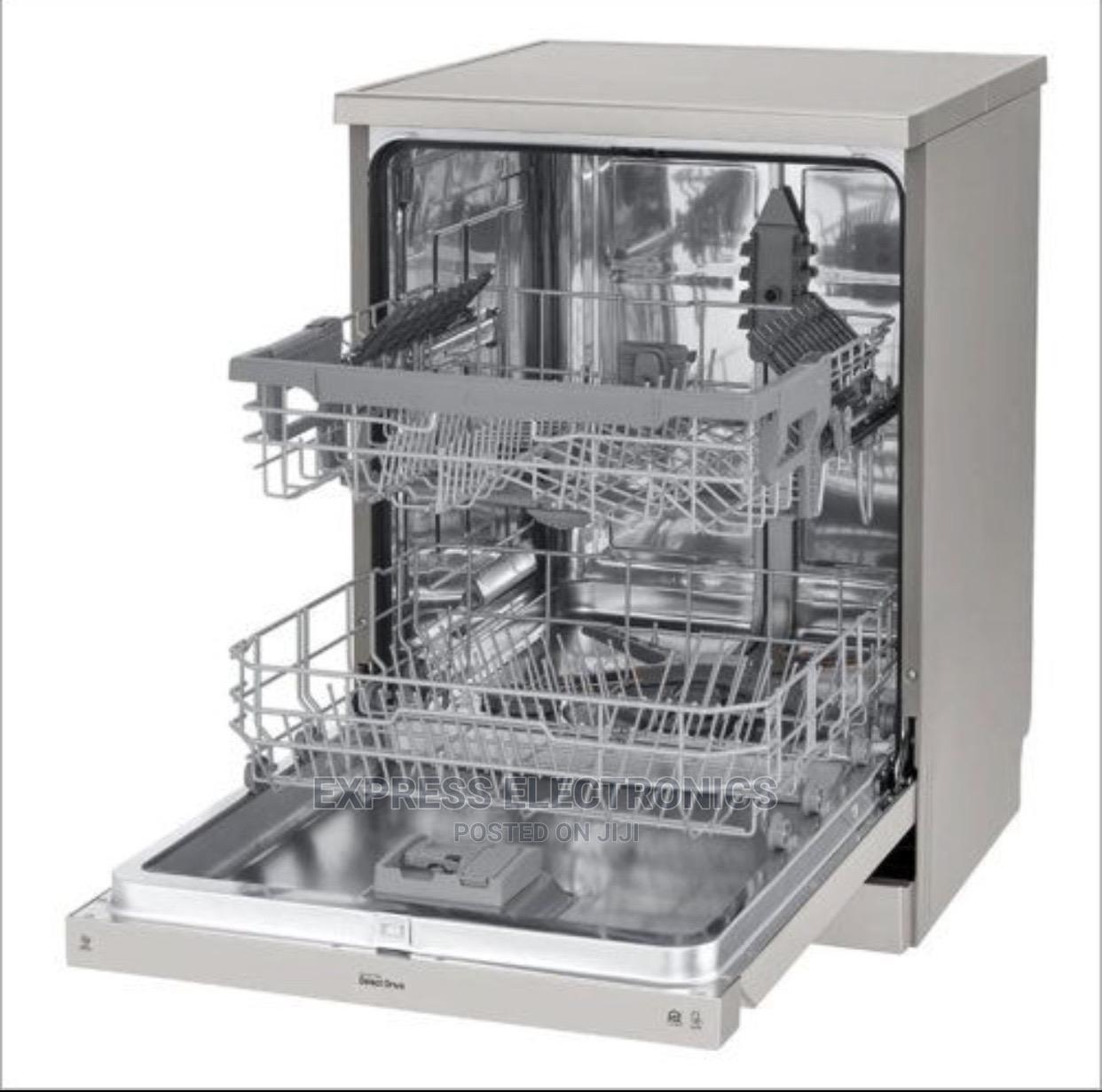 LG Dishwasher (DFB512FP) 14 Plates Silver+Free Kettle in Adabraka