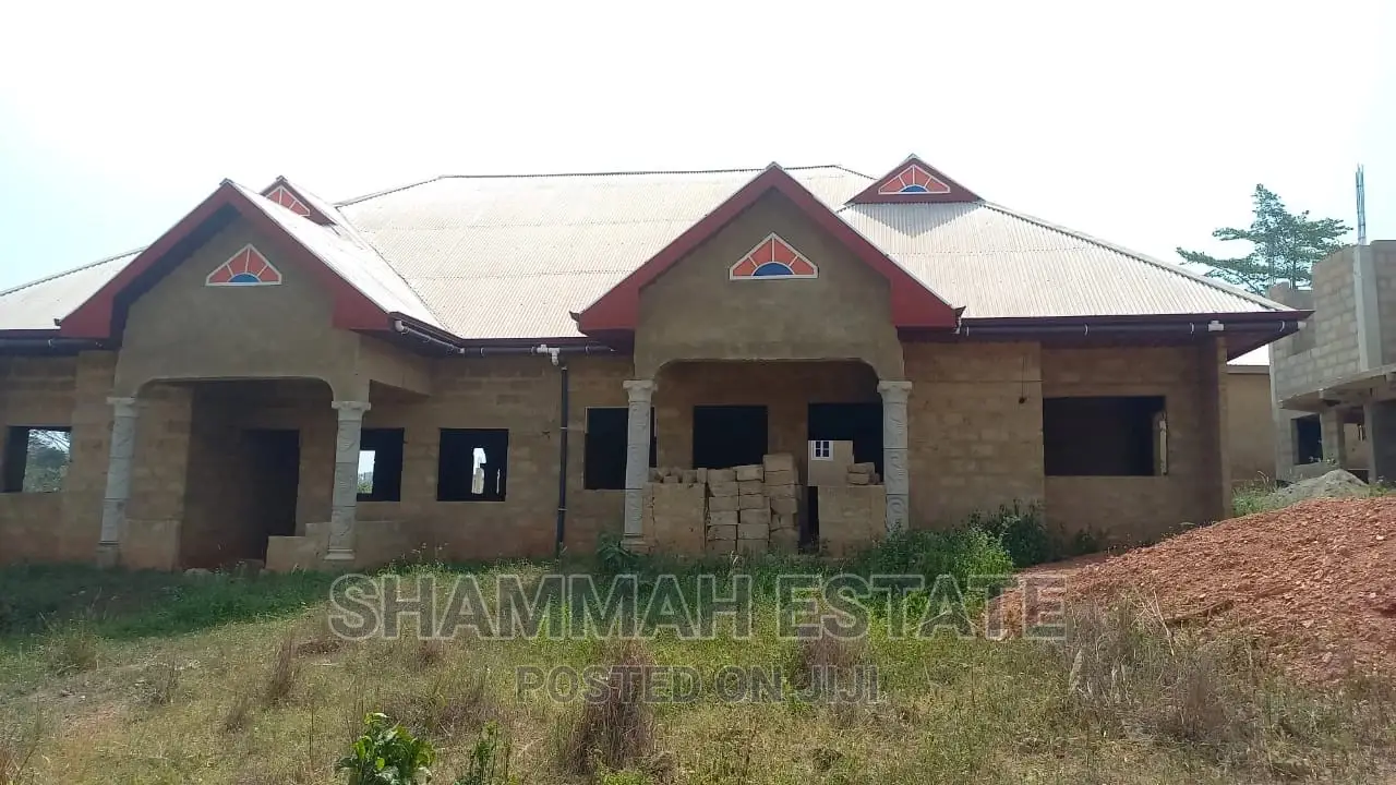 4bdrm Apartment in Aiding Estate, Sunyani Municipal for sale in Sunyani