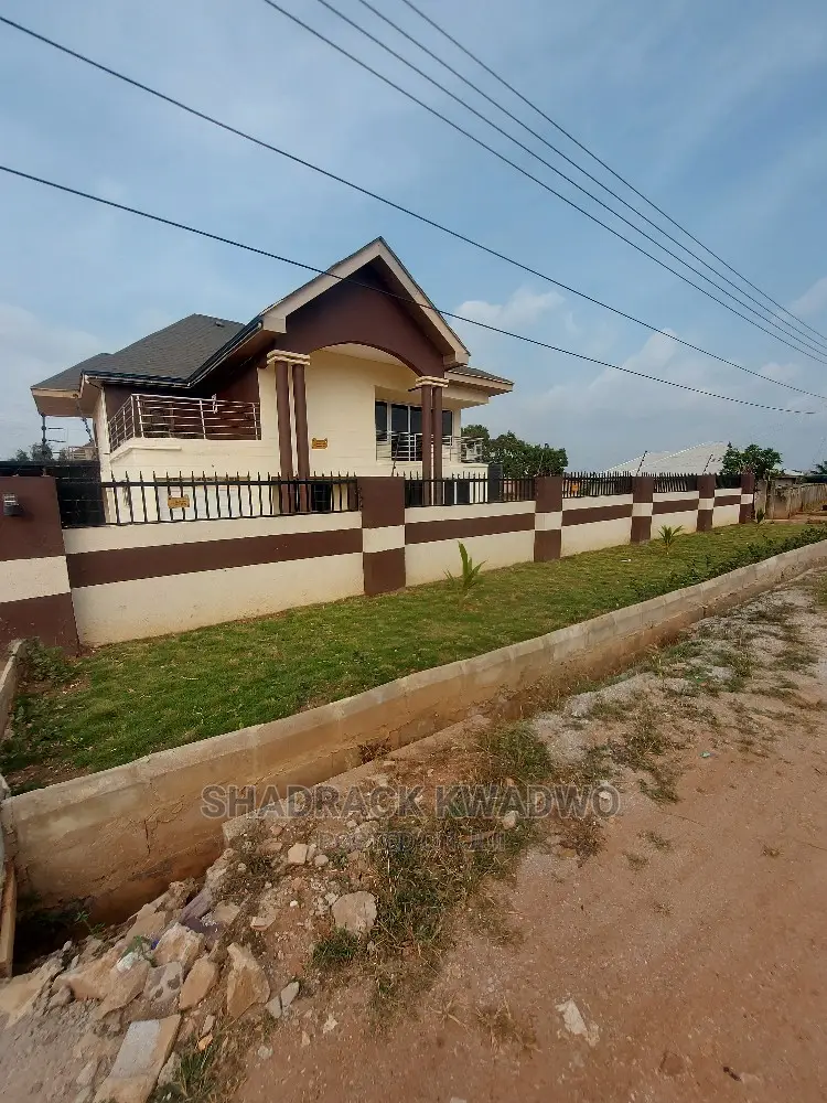 4bdrm House in K.Yeboah Real Estate, Kumasi Metropolitan for rent in