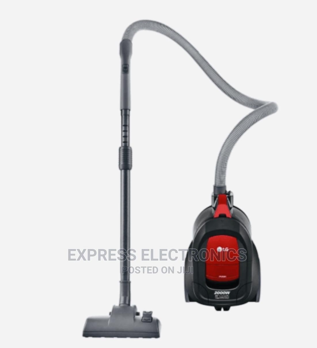 Pipe Longer and Easier to Use LG Bagless Vacuum Cleaner 1.3L in