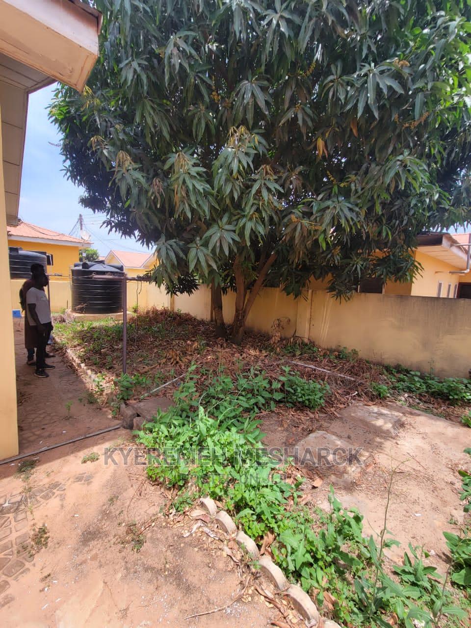 2bdrm Bungalow in Devtrco Estate Tema for Rent in Tema Metropolitan