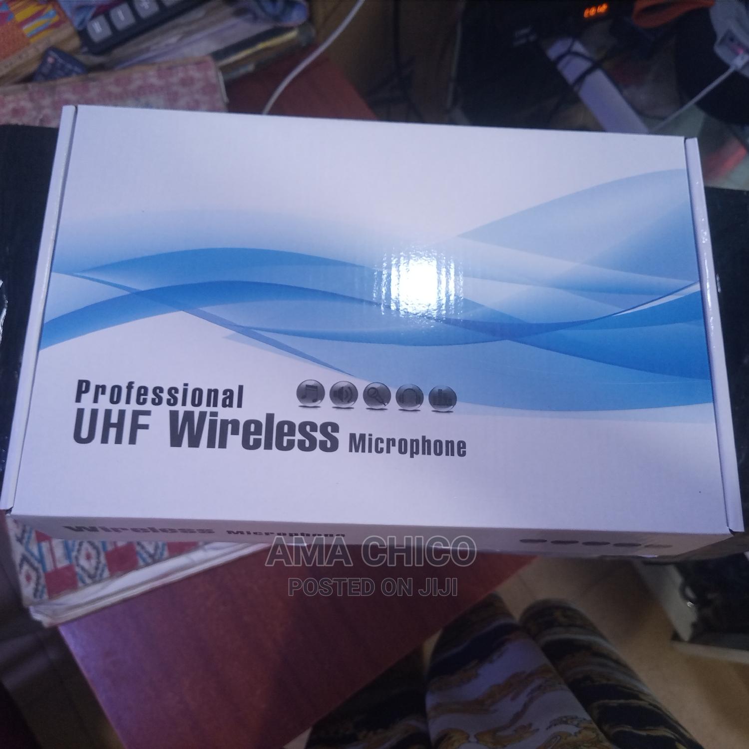 Professional UHF Wireless Microphone in Circle Audio & Music