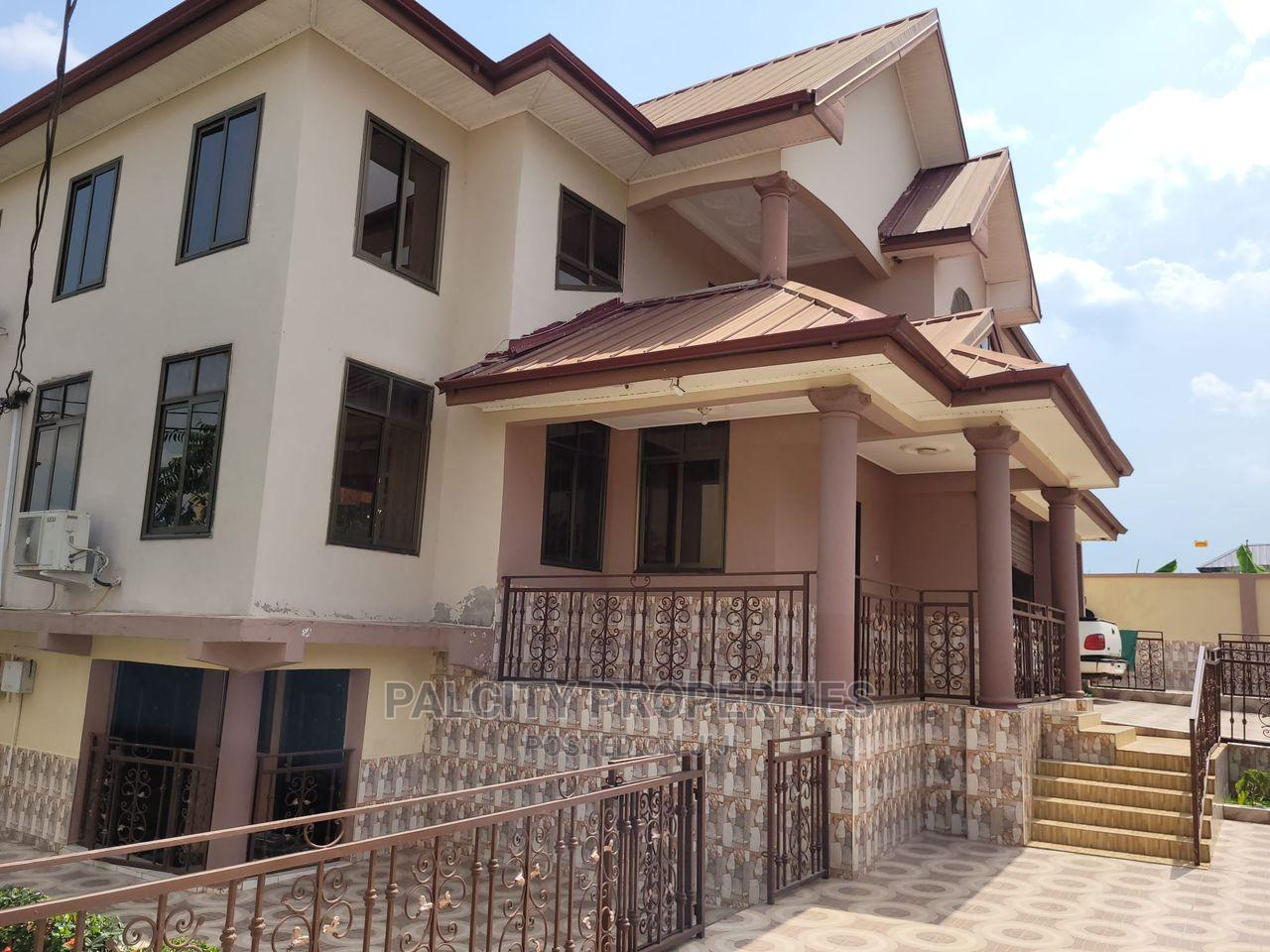 8bdrm Mansion in Santasi Trede, Kumasi Metropolitan for Rent in Kumasi