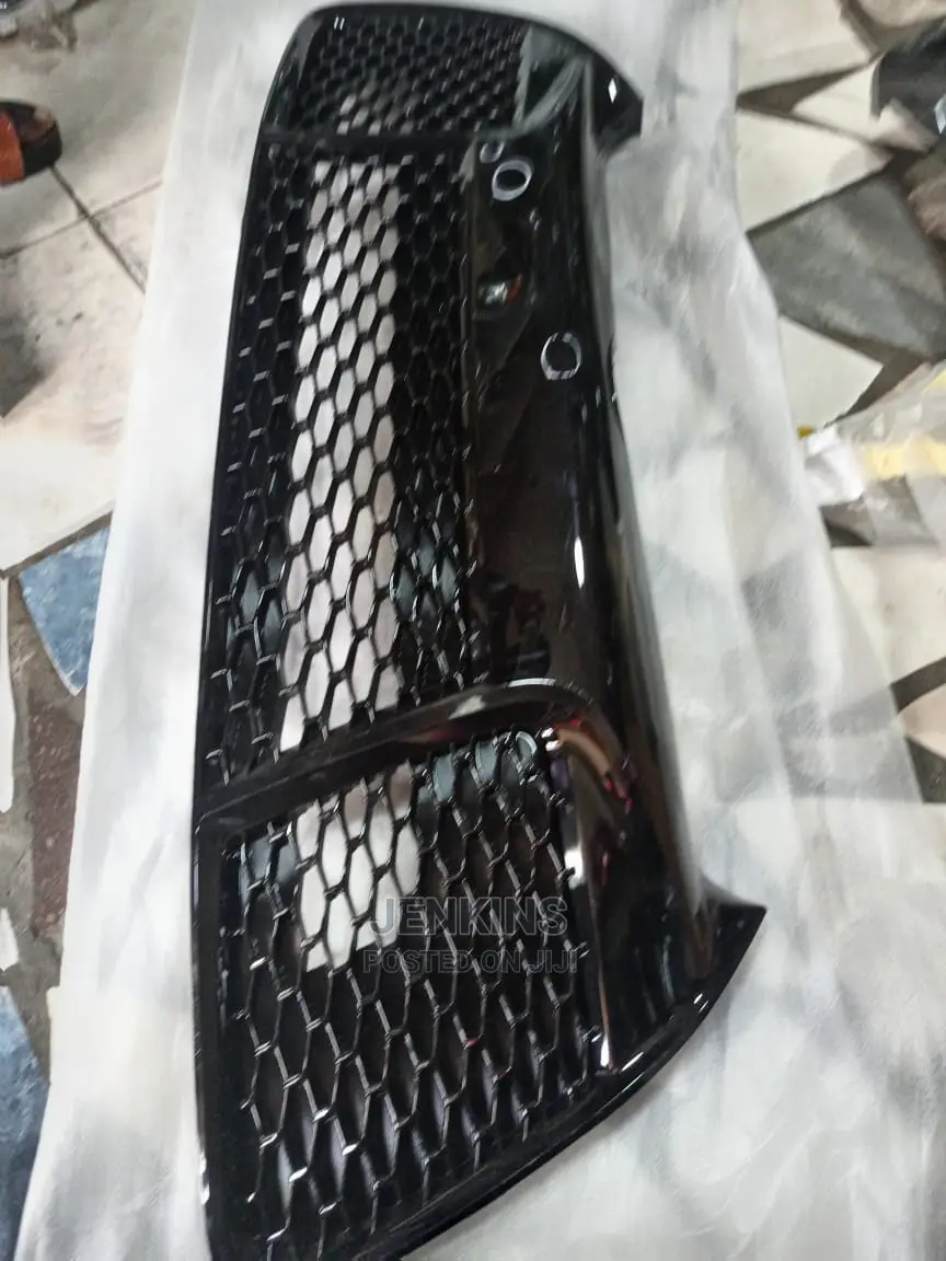 Toyota Camry 2015 Front Bumper Grille in Abossey Okai Vehicle Parts & Accessories, Jenkins