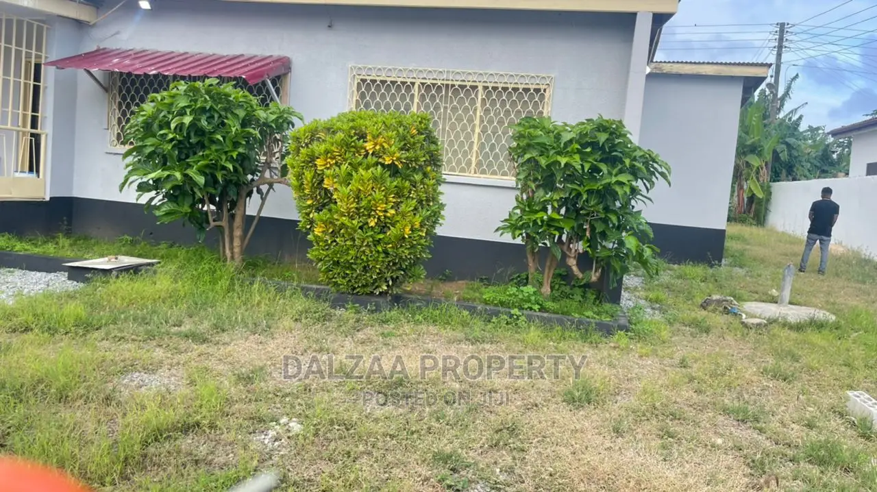 House With 100/100ft Land + Title Certificate Is Up for Sale in