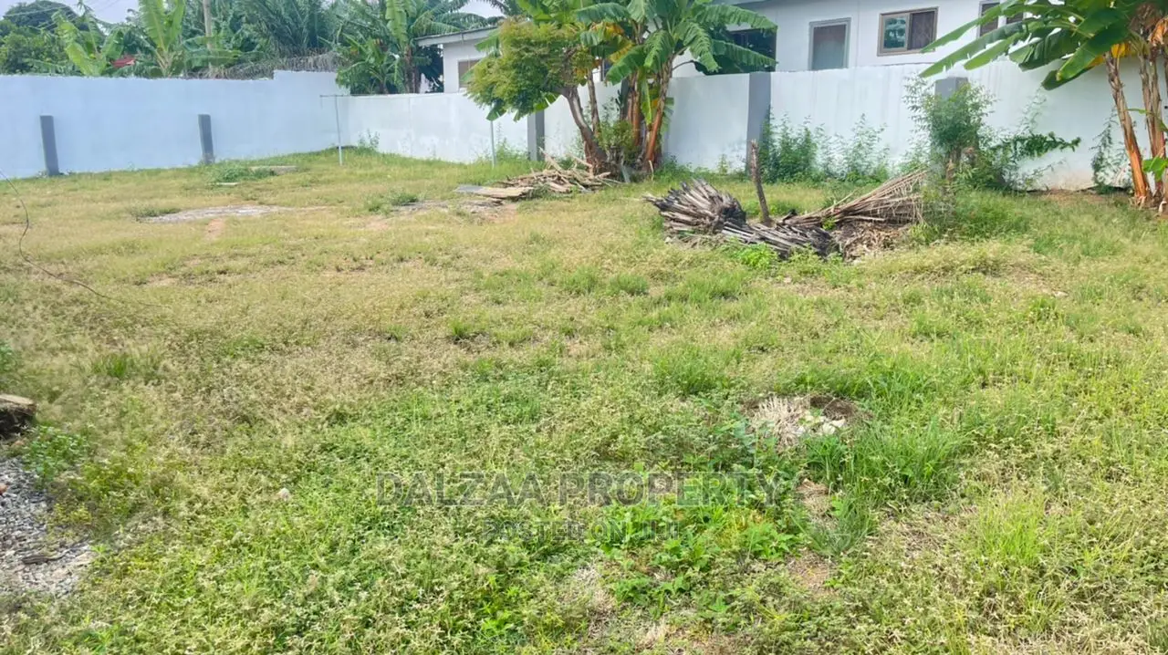 House With 100/100ft Land + Title Certificate Is Up for Sale in