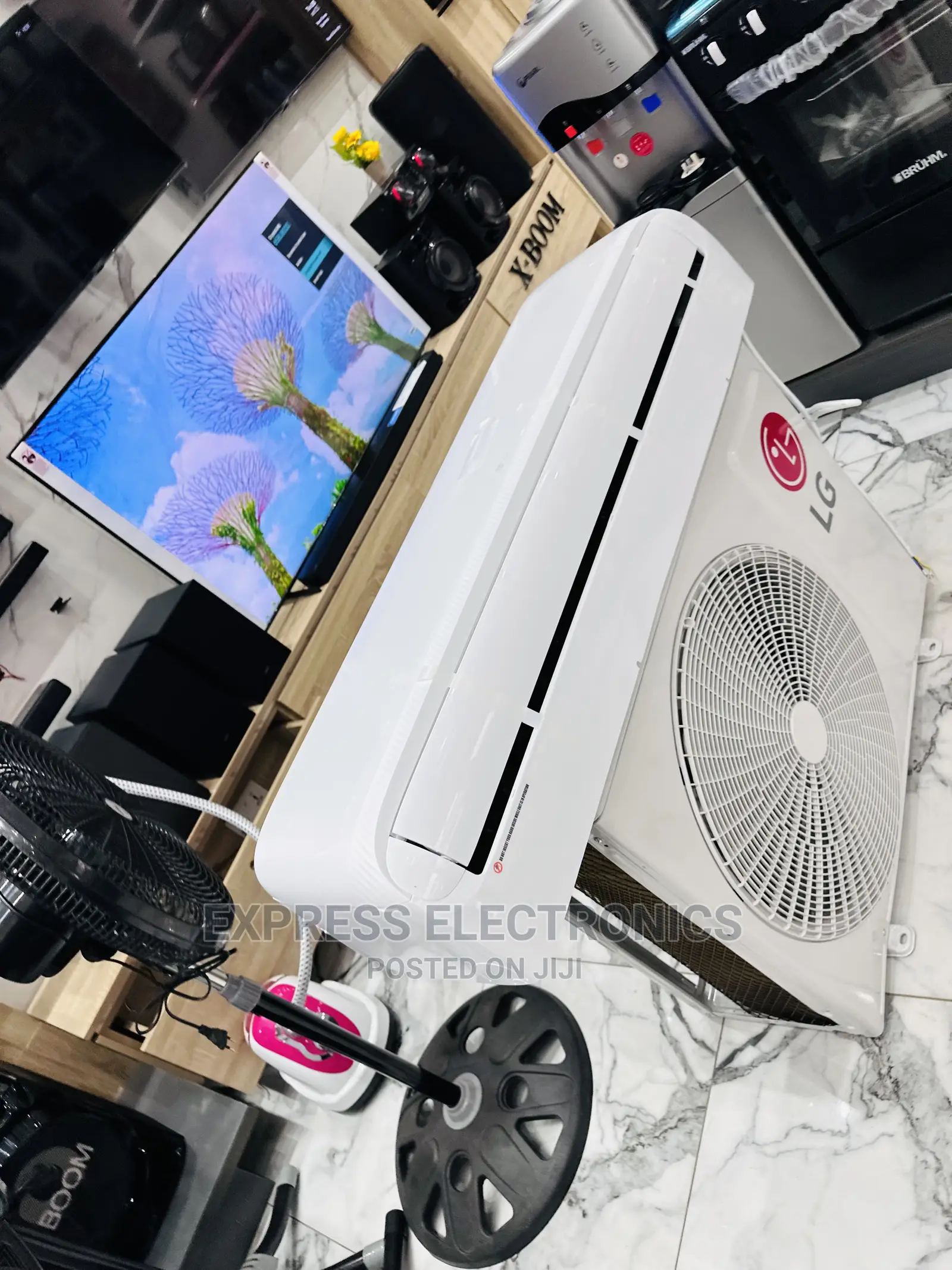 2.0hp Split Fast Cooling Compressor Lg AC R410 Gas in Adabraka Home