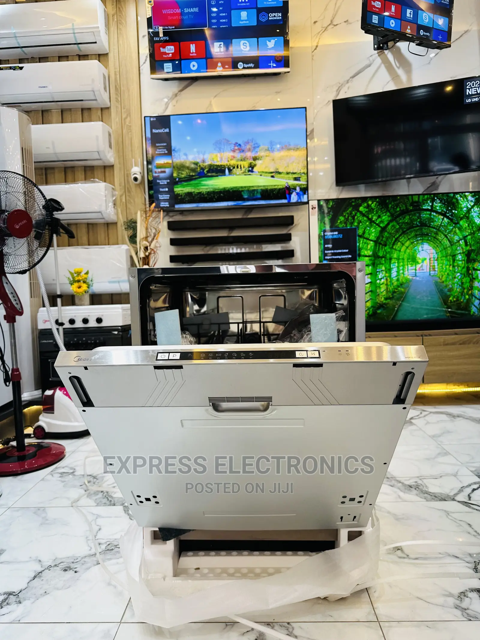 High Quality Sleek WQP125203 Dishwasher Midea in Adabraka Kitchen