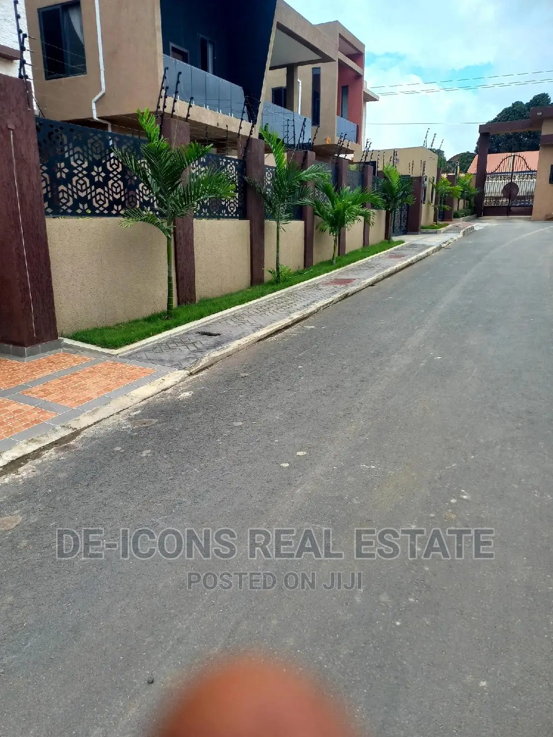 4bdrm Duplex in DeIcons Real Estate, Regimanuel Gray Estates for sale