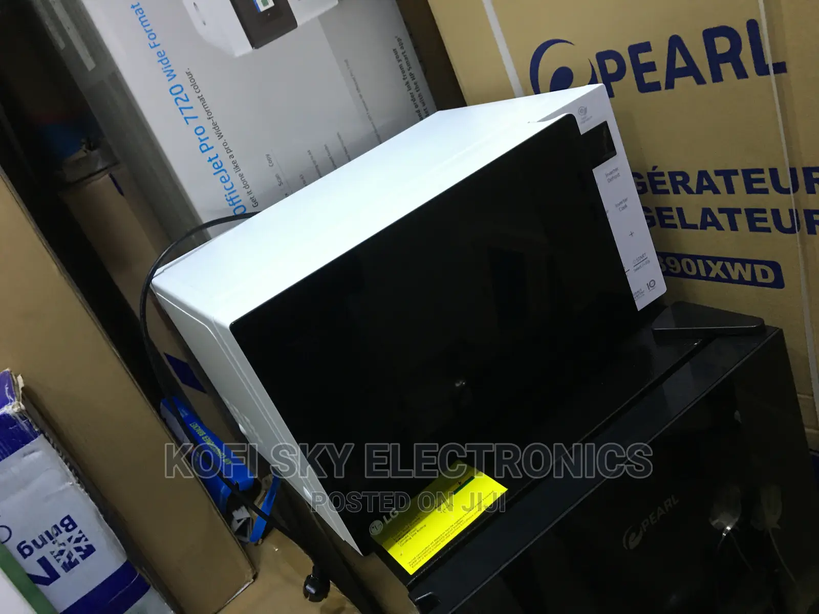 Excellent LG 25liters Smart Inverter Microwave Oven in Adabraka