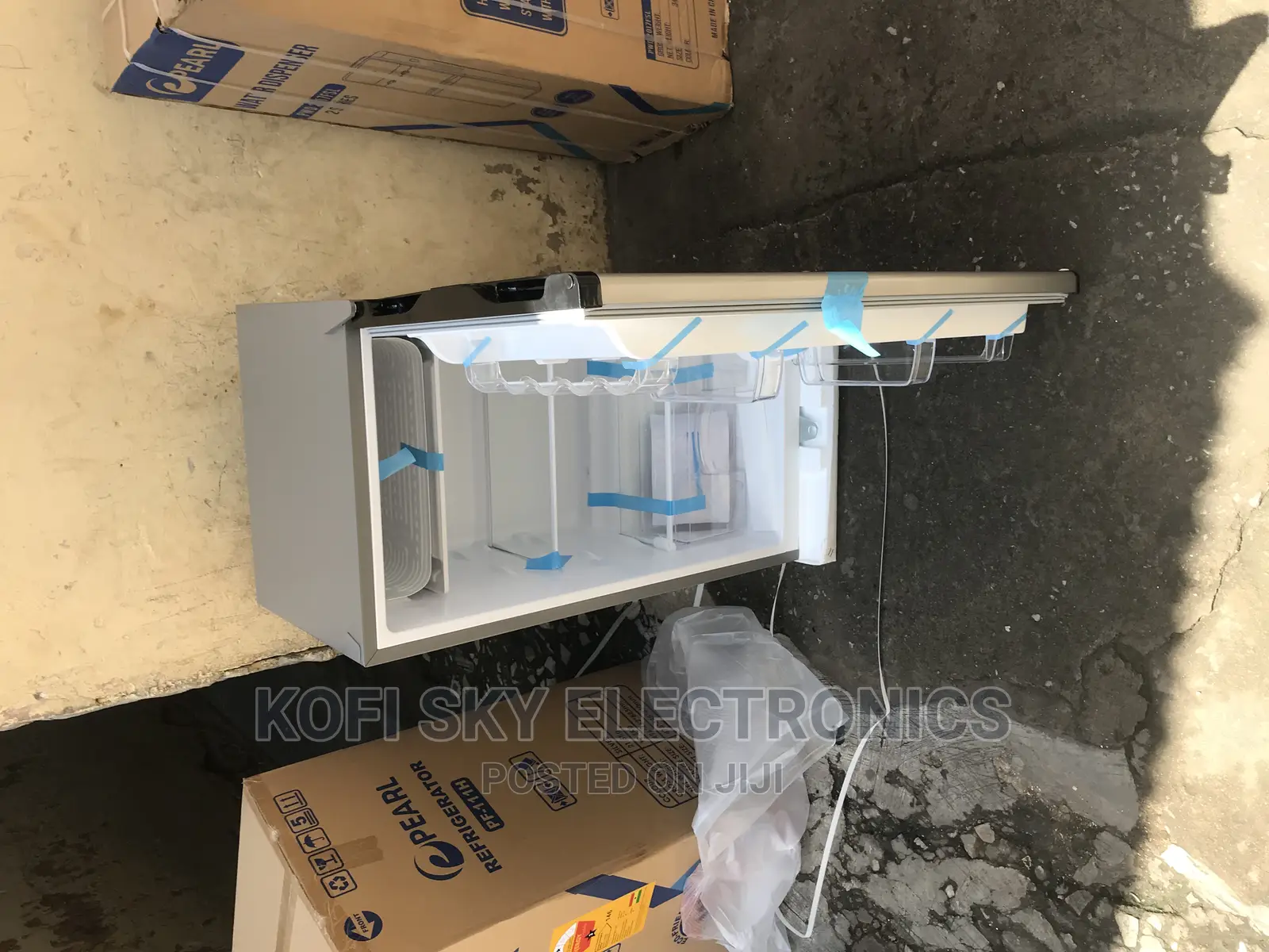 Gladly Pearl 89liters Single Door Table Top Fridge in Adabraka