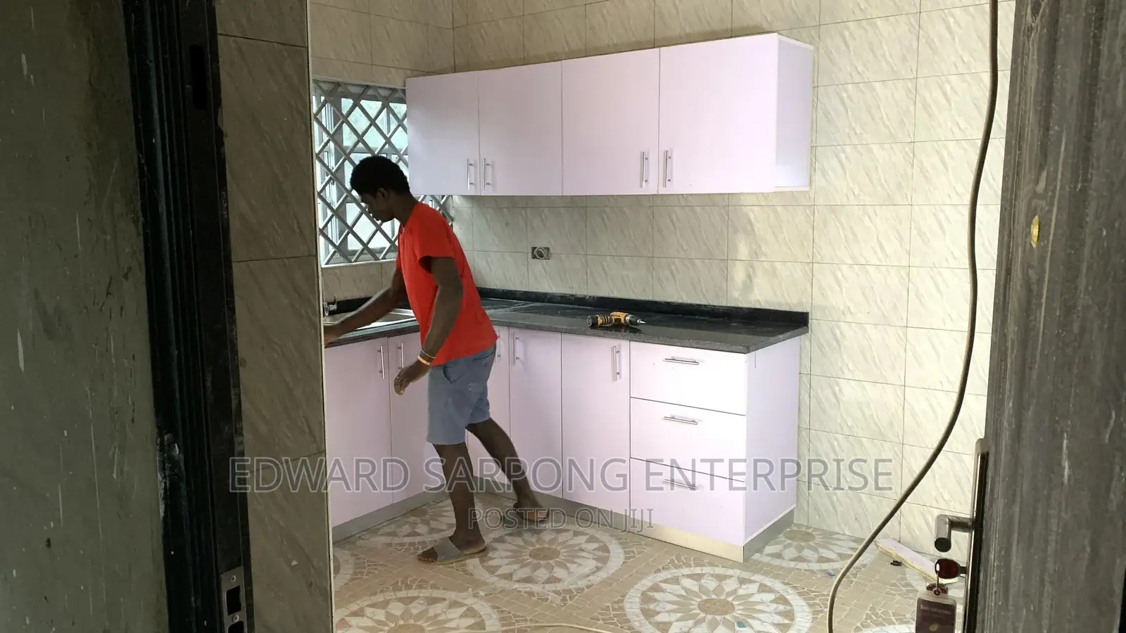 Minimalist Kitchen in Kumasi Metropolitan Furniture, Edward