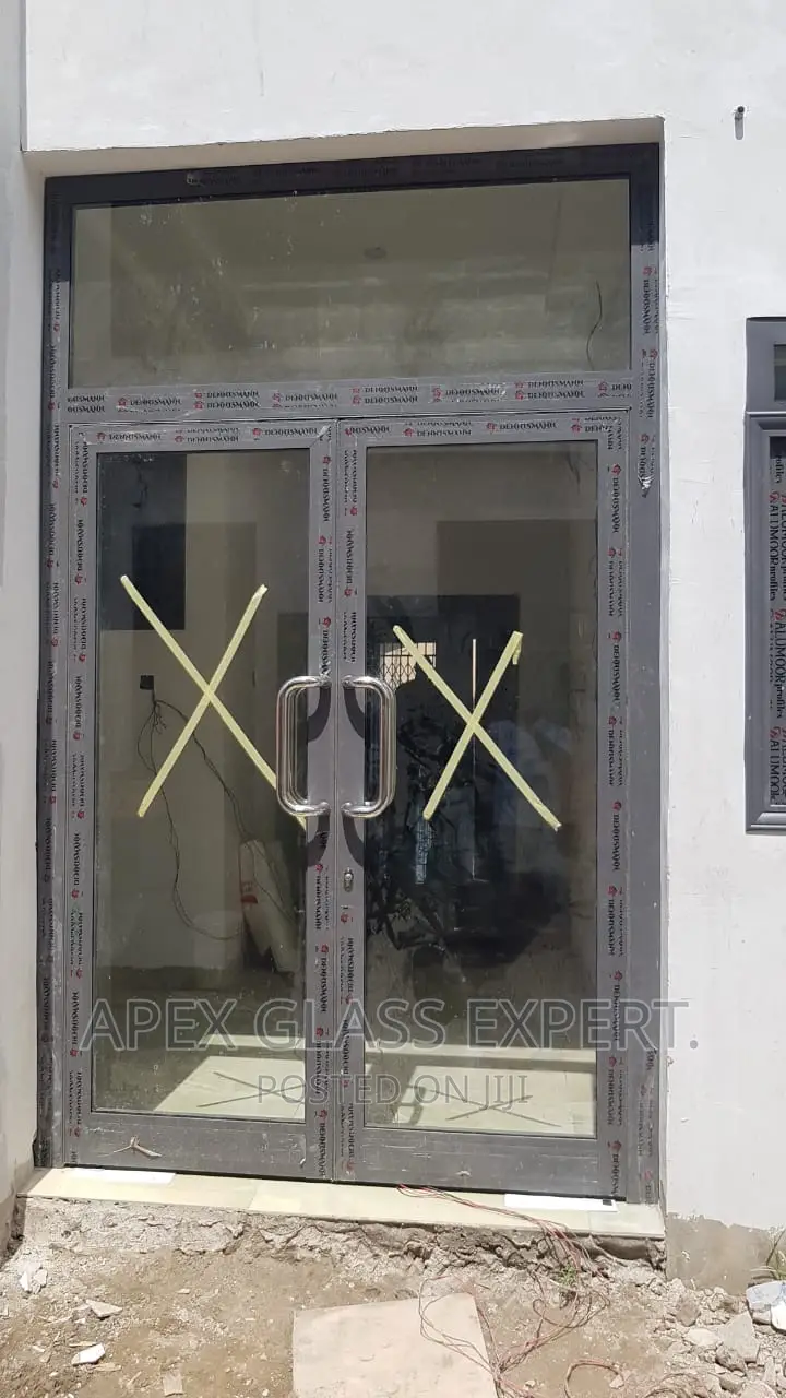 Frameless Glass Door, Shower Cubicles, Hinged Door. in Ashaley Botwe