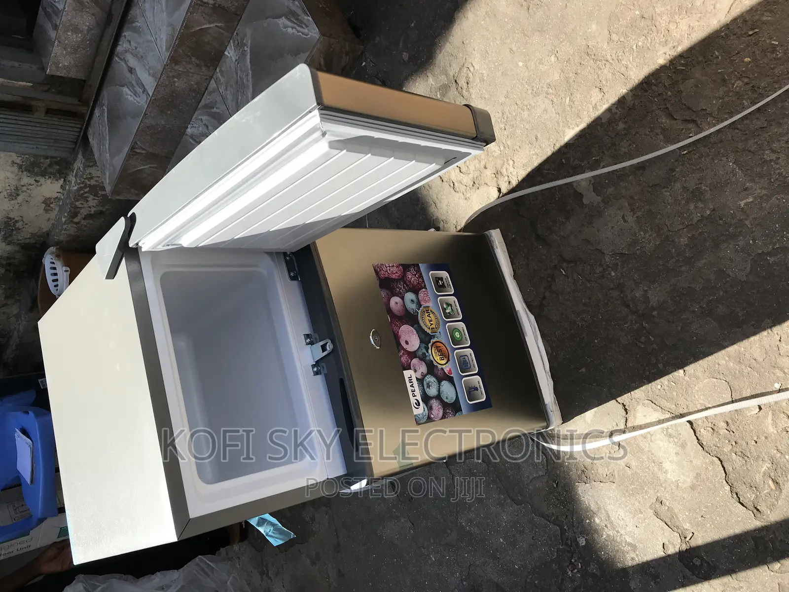 Salute Accurate Pearl 80liters Table Top Double Door Fridge in Adabraka