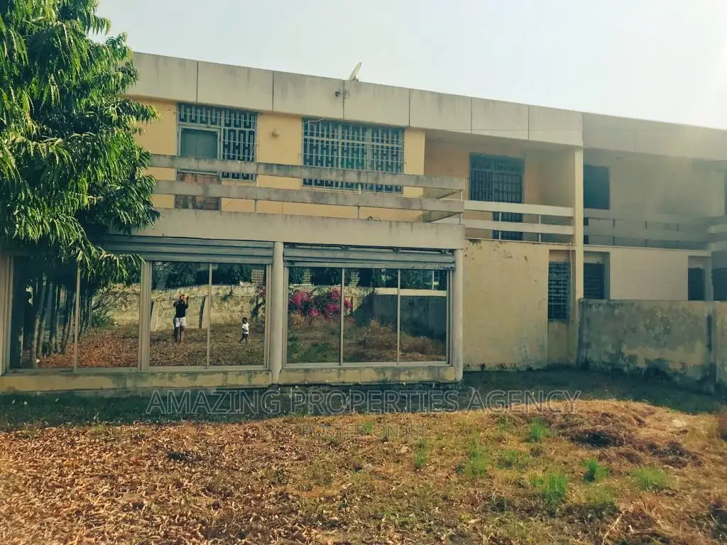 Land With an Old Structure for Sale at Tema in Tema Metropolitan Land