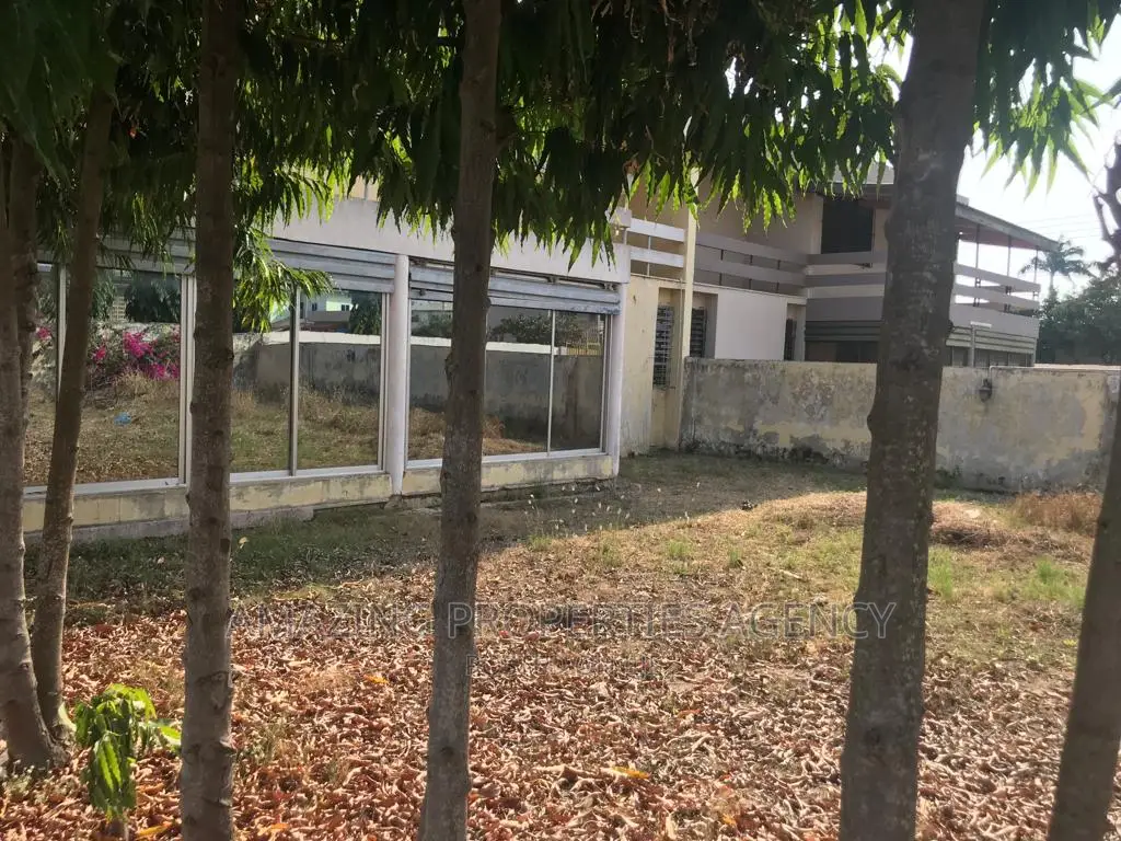 Land With an Old Structure for Sale at Tema in Tema Metropolitan Land